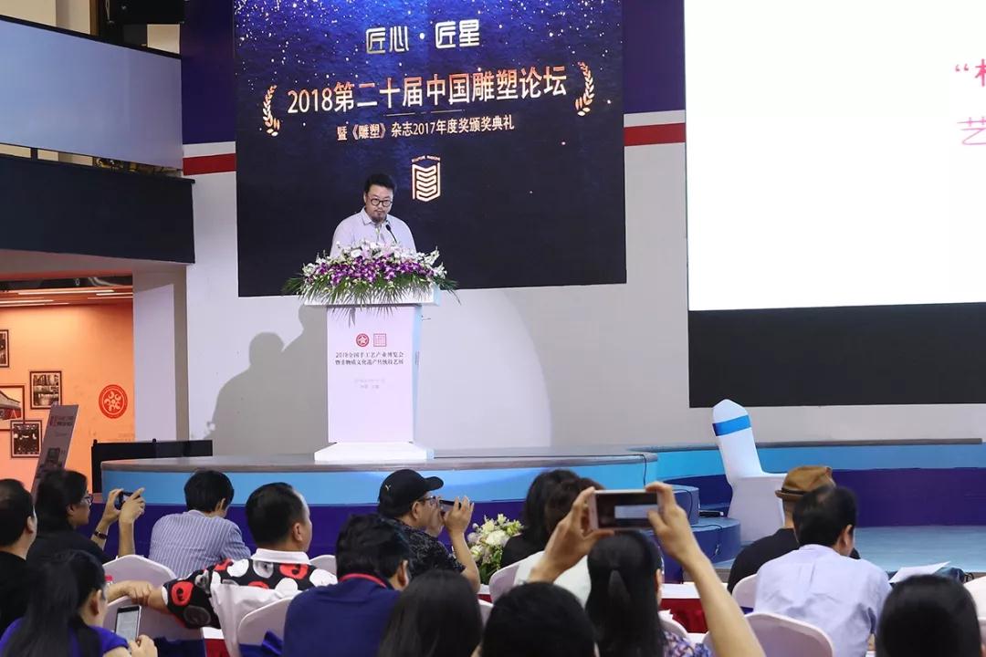 李震.jpg