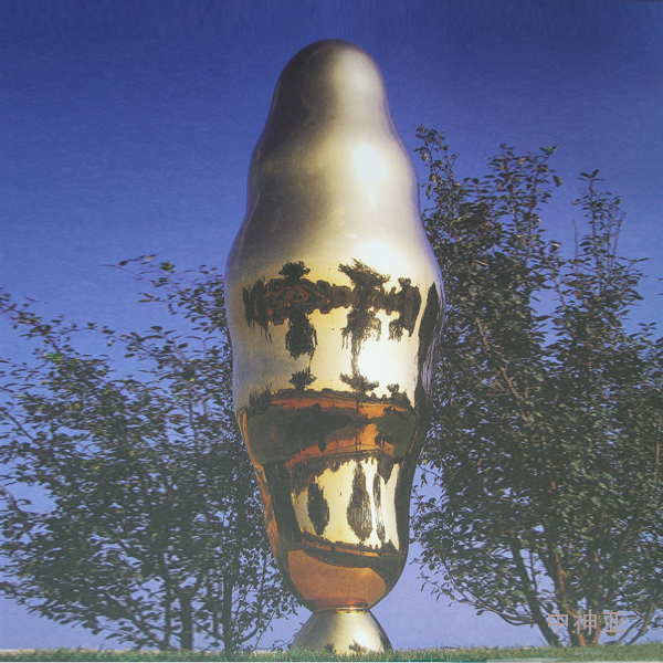 《站立的云》高3m 不銹鋼鍍鈦 設(shè)計(jì)：隋建國(guó) 2002年 位于山東煙臺(tái)福山區(qū)