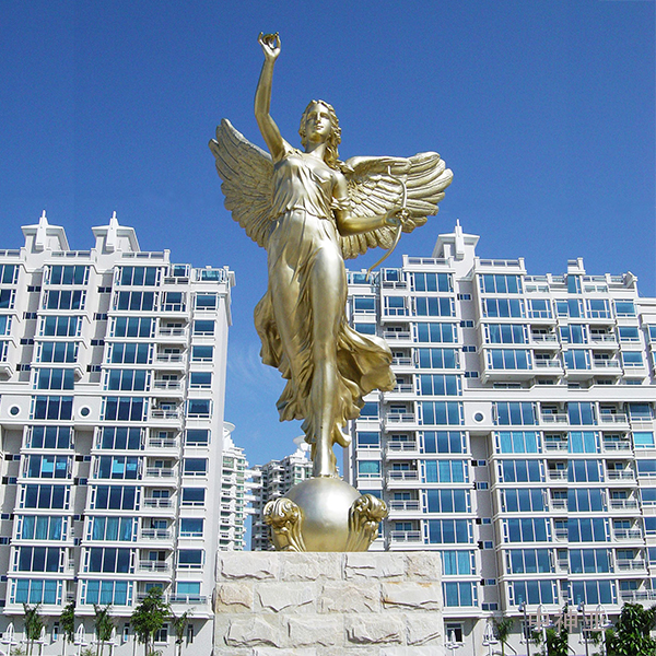 《至尊門第》高3m 鑄銅 設(shè)計(jì)：姜志群 2003年 位于廈門會(huì)展中心東側(cè)